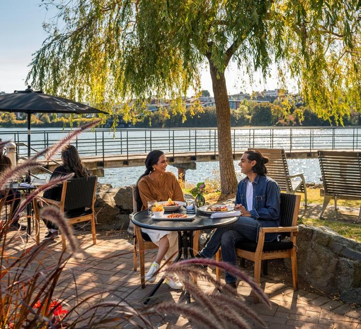 A couple dining on the patio at Glo Restaurant & Lounge in Victoria, BC
