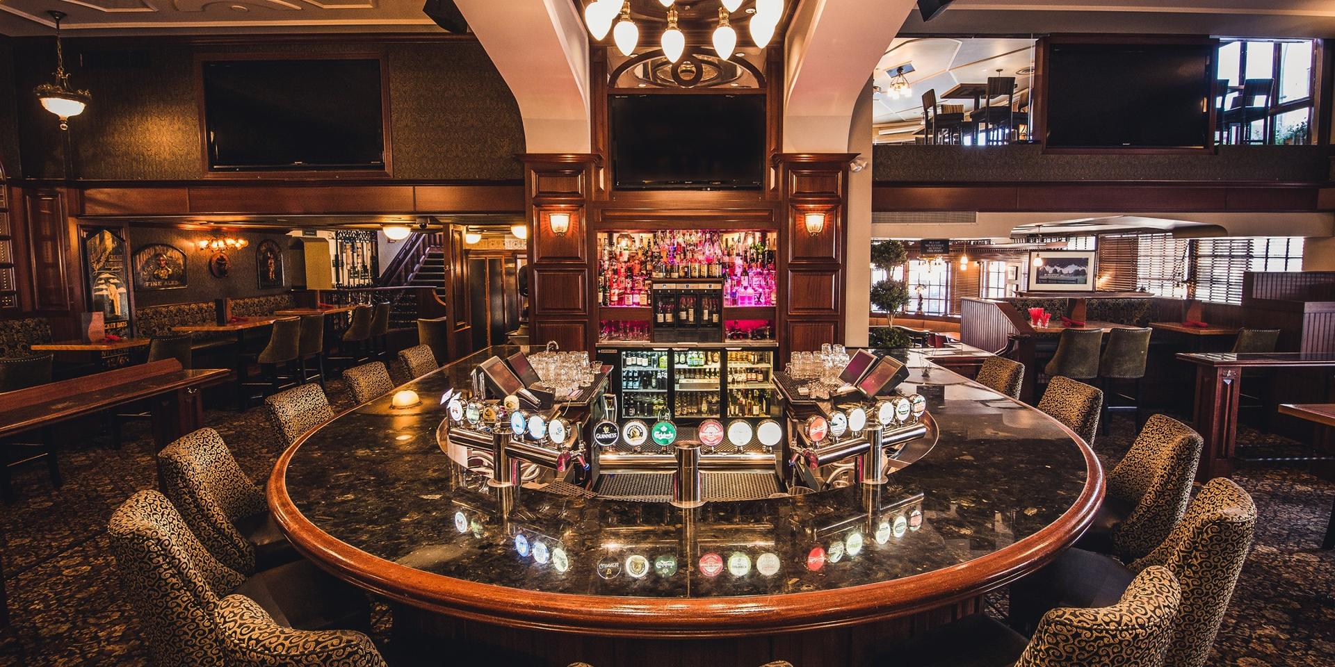 Sticky Wicket Pub & Restaurant - Taps