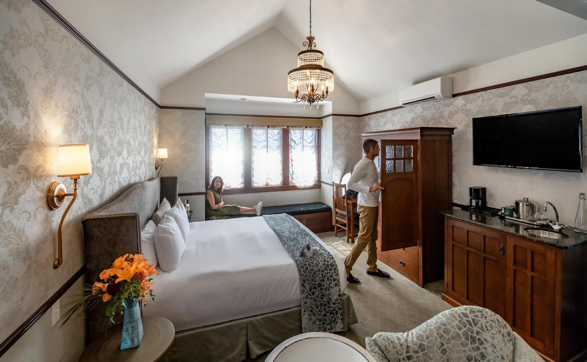 Abigails Hotel Interior Accommodation Fall Boutique Stay Couple