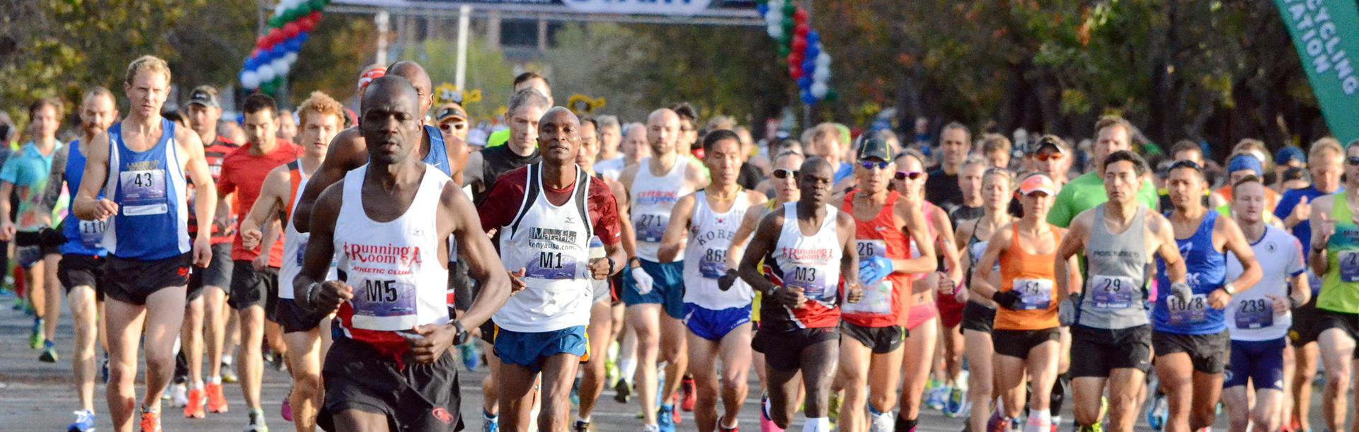 A group of runners at the Royal Victoria Marathon in Victoria, BC